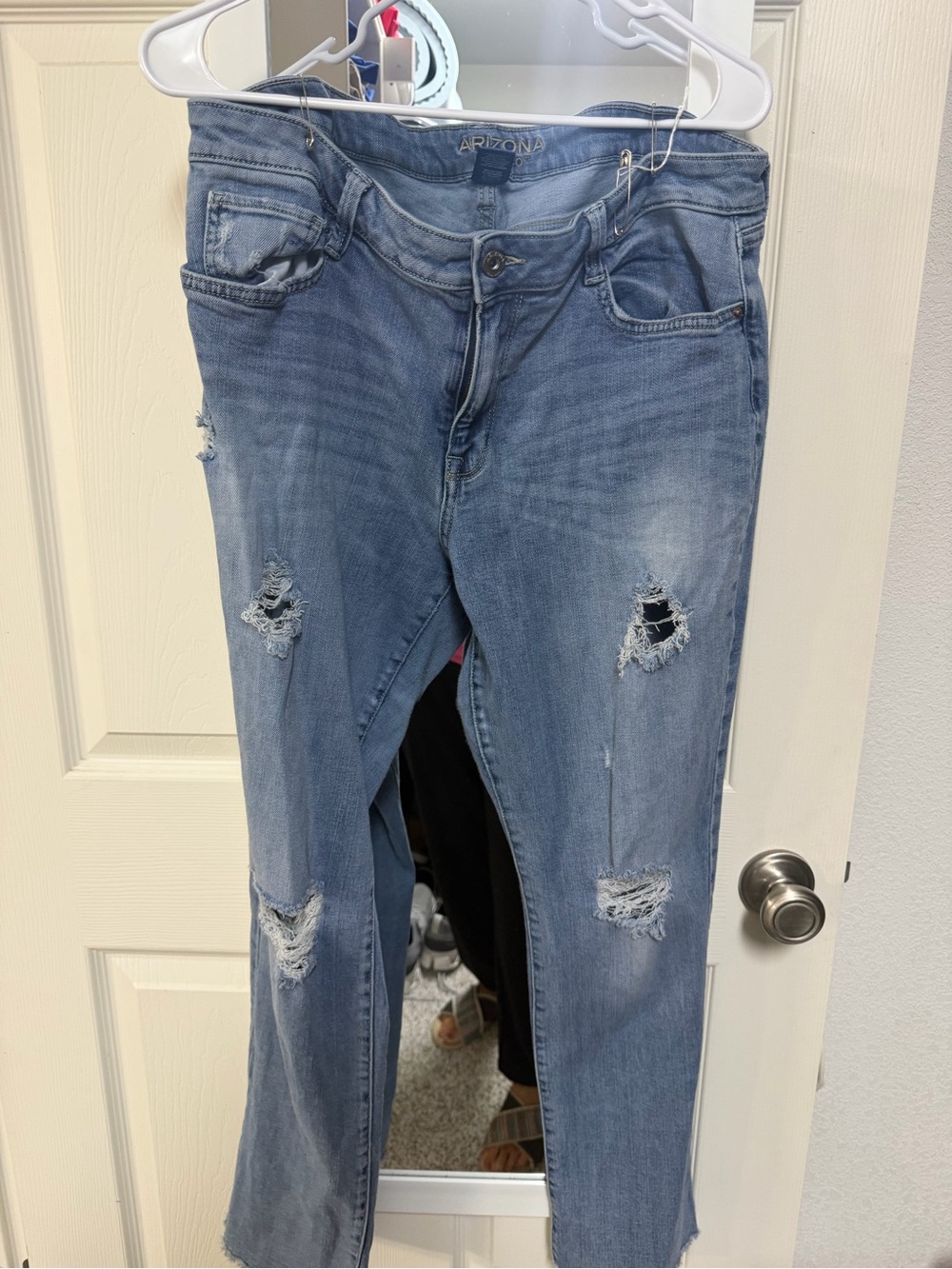 Arizona Jean Company Light Blue Distressed Skinny Jeans